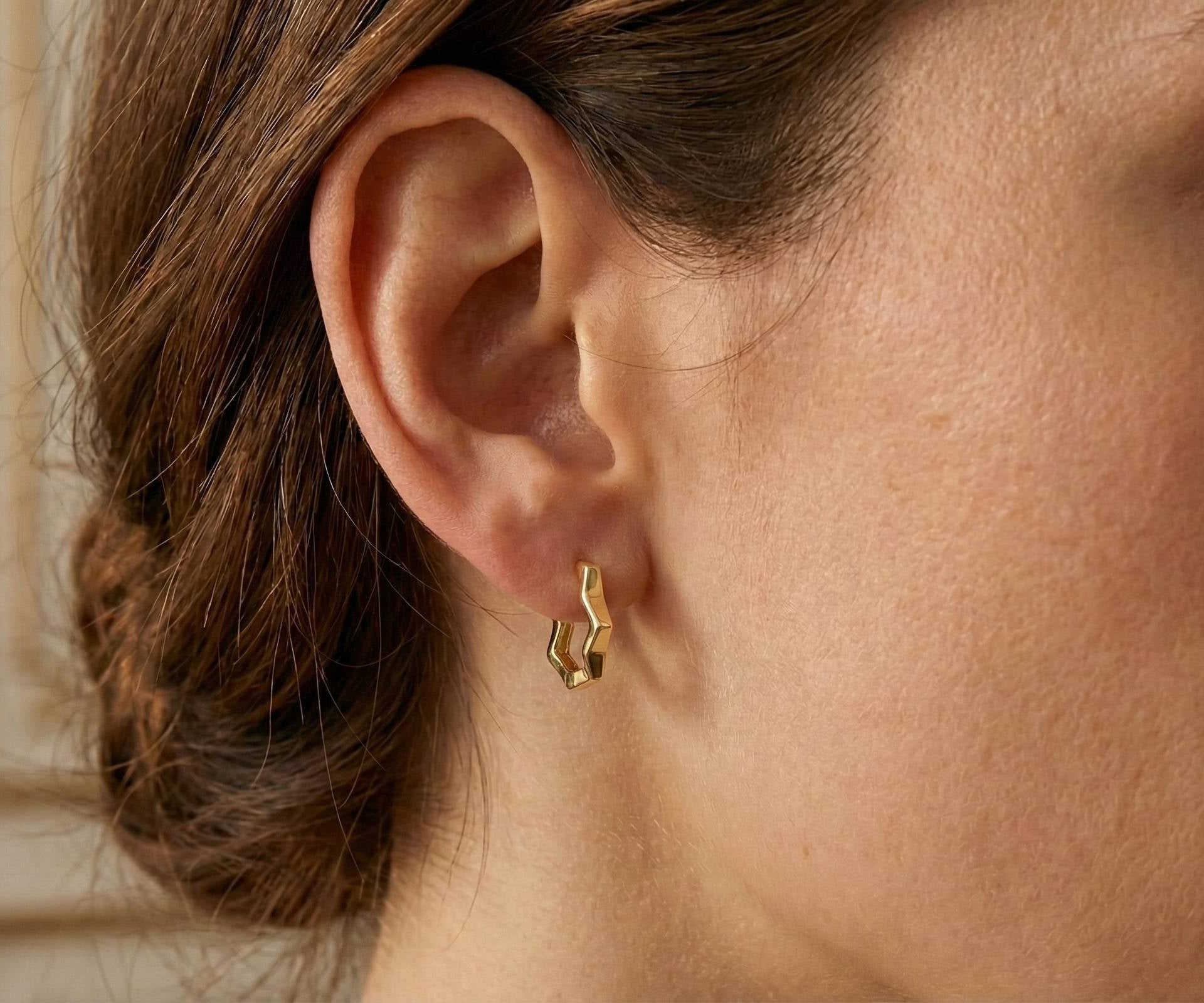 10KT Gold Chevron Huggies