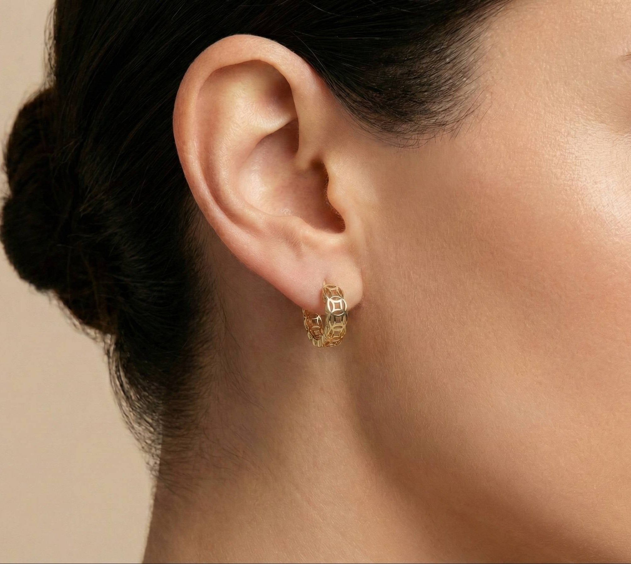 10KT Gold Geometric Link Openwork Huggies